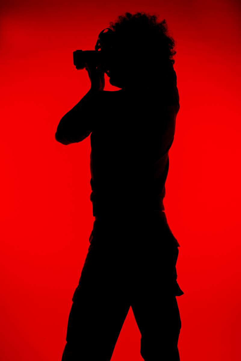 SILHOUETTE RED BLACK CONTRAST PHOTO YASSYN SIDKI PHOTOGRAPHY STUDIO PORTRAIT 2020