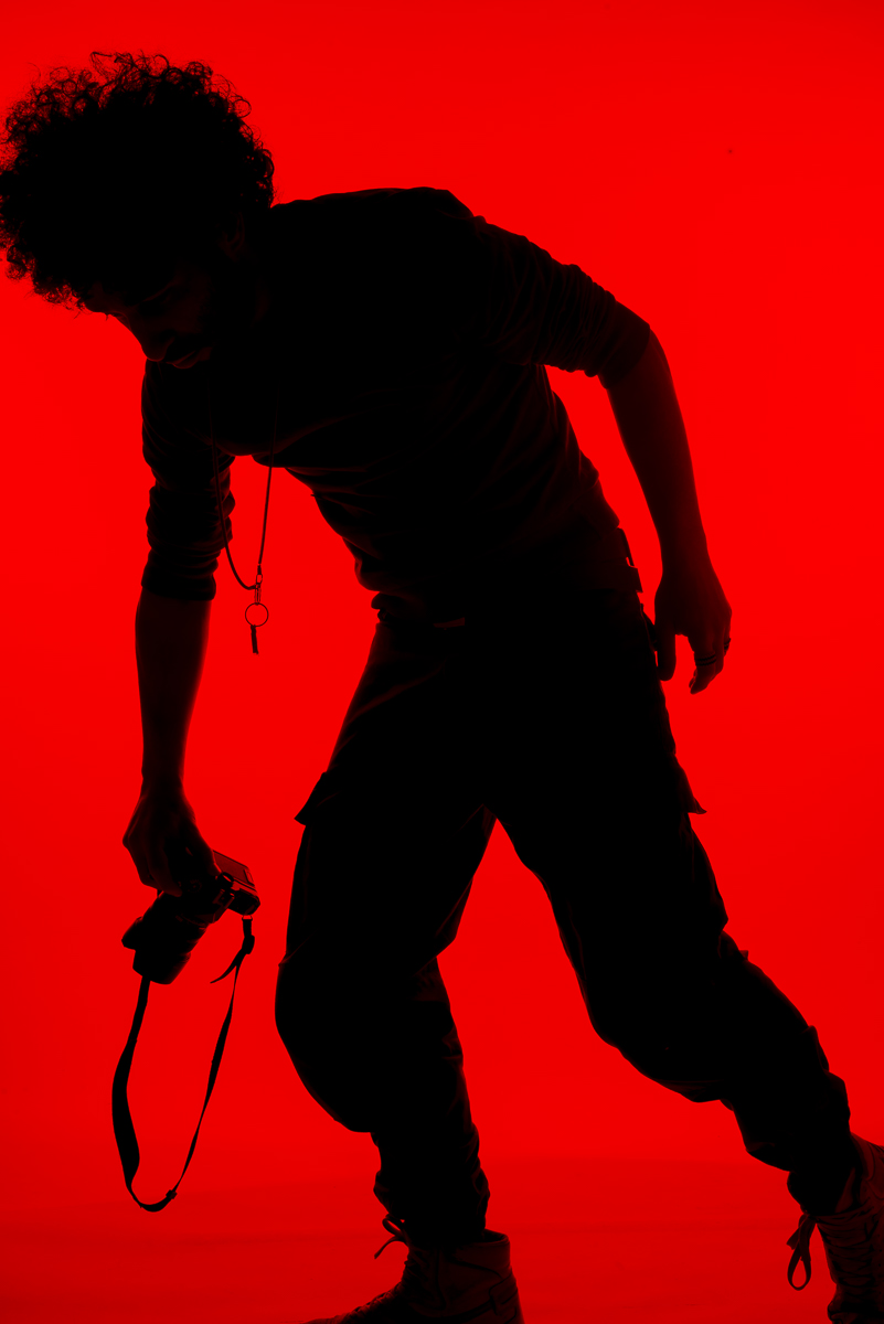 SILHOUETTE RED BLACK CONTRAST PHOTO YASSYN SIDKI PHOTOGRAPHY STUDIO PORTRAIT 2020
