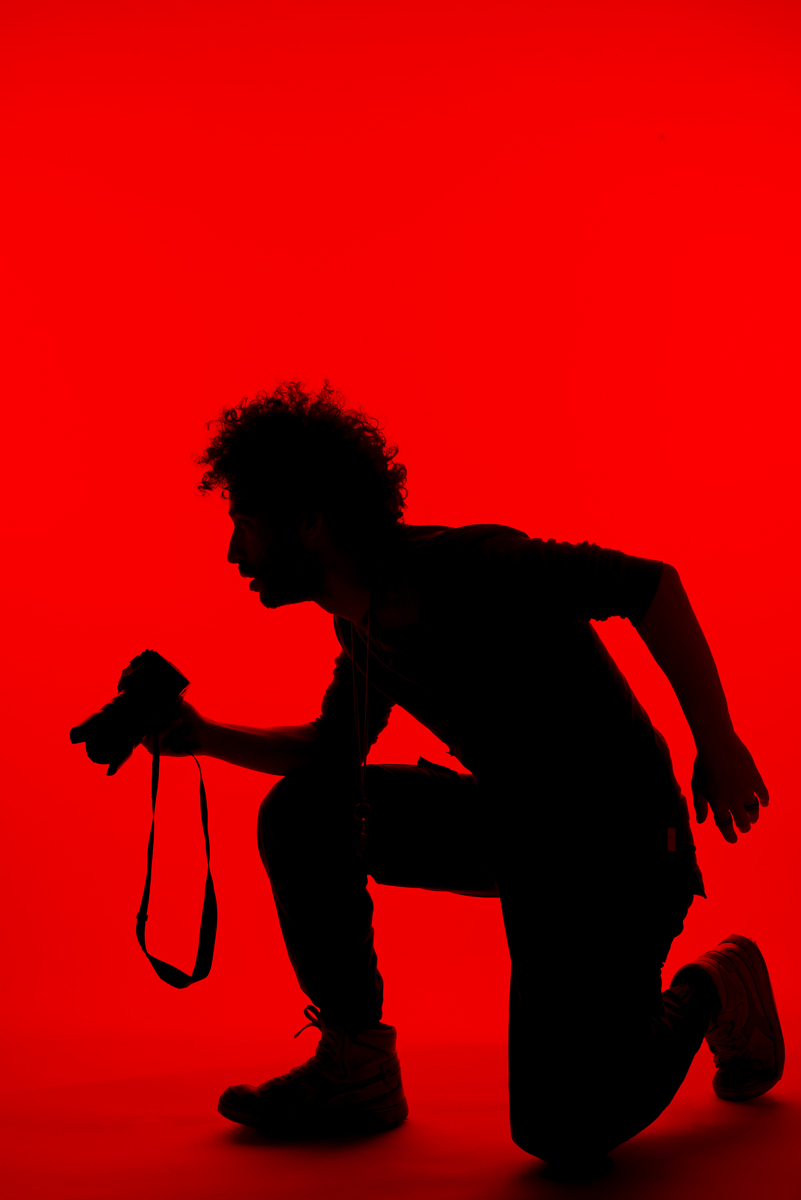 SILHOUETTE RED BLACK CONTRAST PHOTO YASSYN SIDKI PHOTOGRAPHY STUDIO PORTRAIT 2020