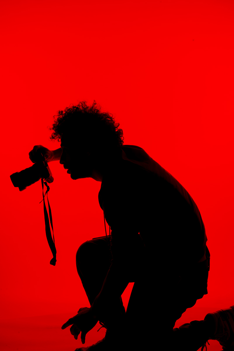 SILHOUETTE RED BLACK CONTRAST PHOTO YASSYN SIDKI PHOTOGRAPHY STUDIO PORTRAIT 2020