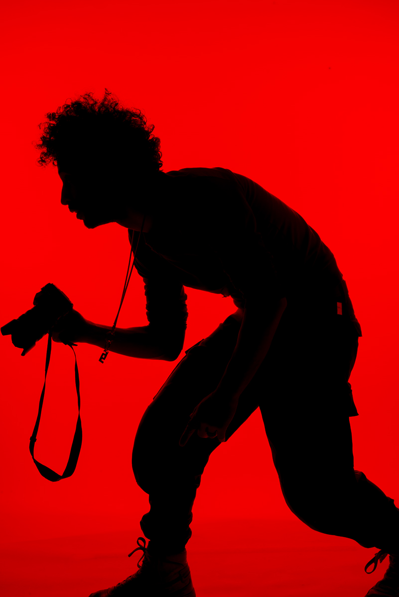SILHOUETTE RED BLACK CONTRAST PHOTO YASSYN SIDKI PHOTOGRAPHY STUDIO PORTRAIT 2020