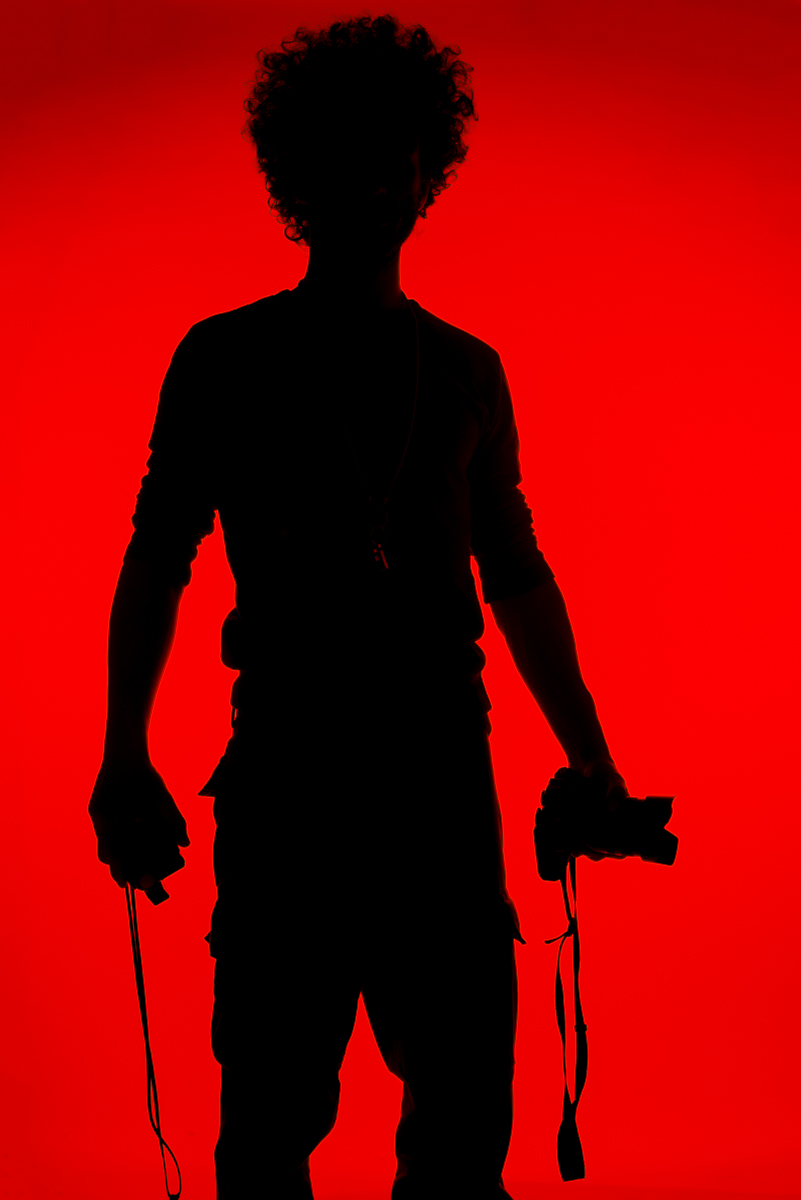 SILHOUETTE RED BLACK CONTRAST PHOTO YASSYN SIDKI PHOTOGRAPHY STUDIO PORTRAIT 2020